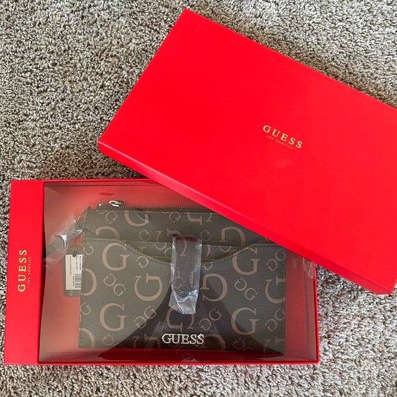 Guess Clutch NWT❤️ - Picture 1 of 10